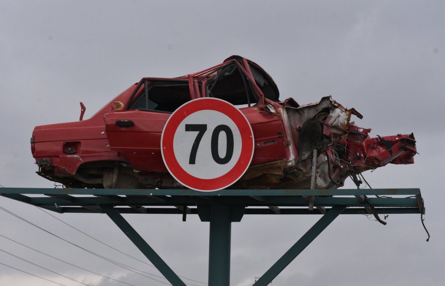 საგზაო ნიშნები, ავტოსაგზაო შემთხვევა, უცნაური, ავარიები