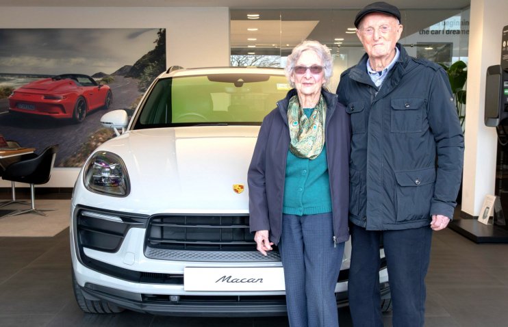 92 წლის მამაკაცმა თავისი პირველი Porsche შეიძინა და უკვე მეორეს ყიდვას გეგმავს