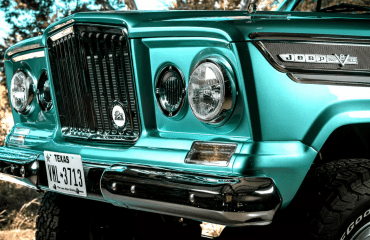 ტუნერებმა 1960-იანი წლების მივიწყებული Jeep Super Wagoneer-ი გააცოცხლეს