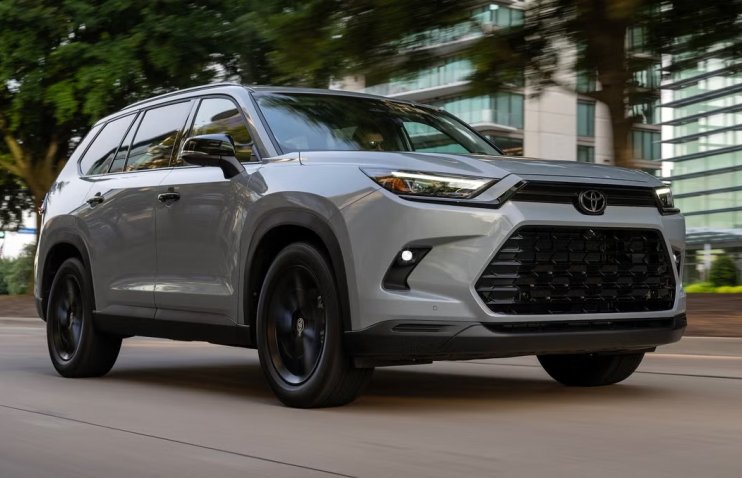 ახალი Toyota Highlander-ი სრულად ელექტროა, რასაც მის სახელურებზე ვერ ვიტყვით