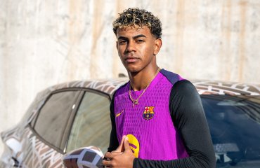 გაყიდვების დაწყებამდე „ბარსას“ ფეხბურთელებმა ახალი ელექტრომობილი გამოსცადეს