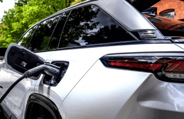 Stellantis-ში 26-მილიარდიანი ზარალის შემდეგ აღიარეს, რომ ელექტრიფიკაცია ზედმეტად დააჩქარეს