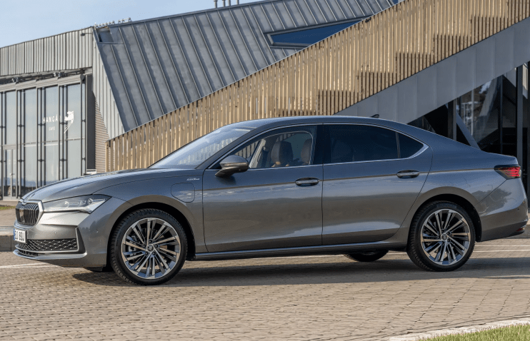 Skoda-მ Superb-ის განახლებული, ყველაზე მძლავრი ვერსია წარადგინა