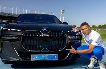 მართვის მოწმობის აღების შემდეგ, მბაპემ BMW i7 გამოცადა