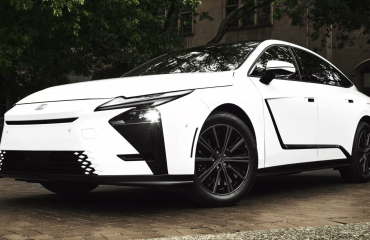 Lexus-მა პირველი სრულად ელექტრო ES-ი გამოუშვა და ის ჰიბრიდზე იაფი ღირს