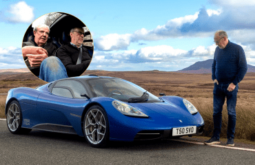 ორმა ფერმერმა გორდონ მარის V12-ძრავიანი სუპერქარი გამოცადა