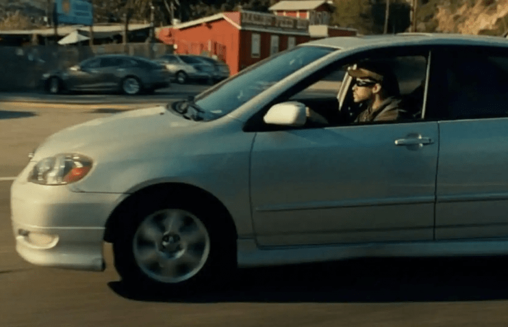 Bad Bunny-მ 3-მილიონიანი Bugatti გაყიდა და Toyota Corolla-ს მართავდა