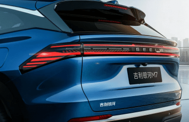 Geely-ს ახალი დამუხტვადი ჰიბრიდი კომბინირებულად 1730 კილომეტრს გაივლის