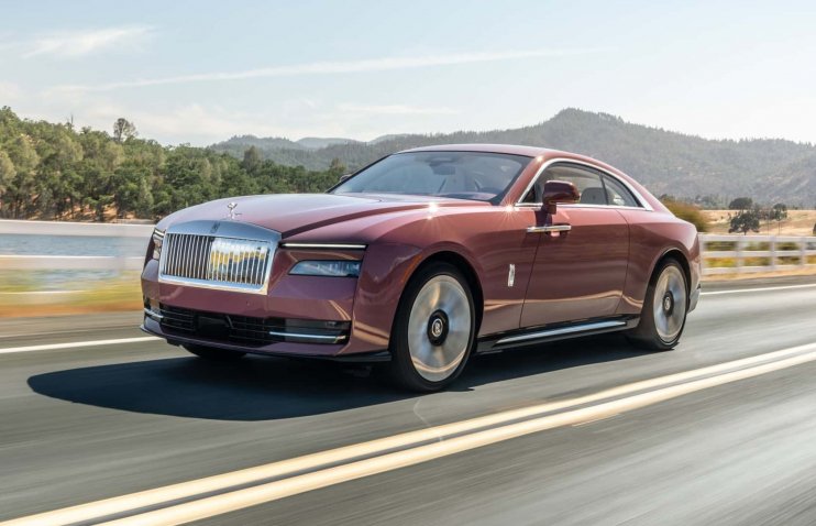 V12 „თამაშში“ რჩება | Rolls-Royce ელექტრიფიკაციის გეგმაზე უკან იხევს