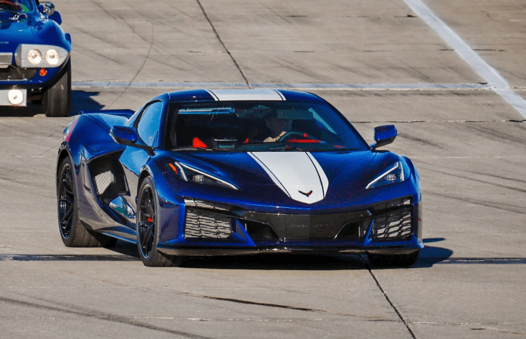 Chevrolet-მა ახალი C8 Corvette Grand Sport-ი ტრასაზე გამოაჩინა