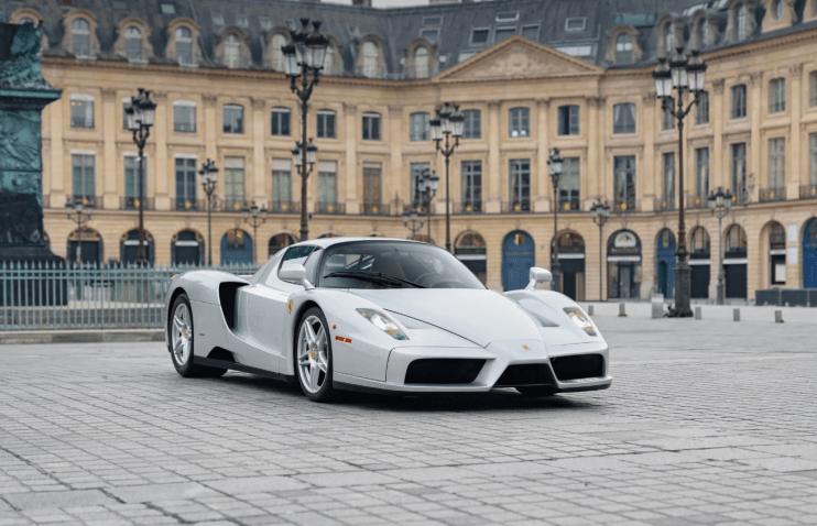 აუქციონზე უიშვიათესი კომპლექტაციის მქონე Ferrari Enzo გაიყიდება