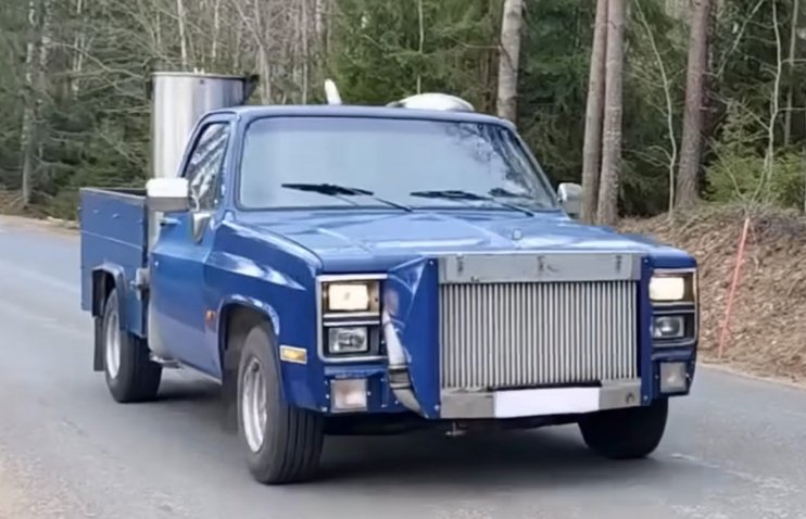 იხილეთ 1983 წლის Chevrolet-ი V8 ძრავით, რომელიც შეშაზე მუშაობს