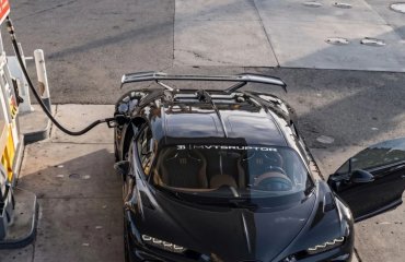 Bugatti-მ ბენზინგასამართი სადგური საწვავის შლანგთან ერთად დატოვა