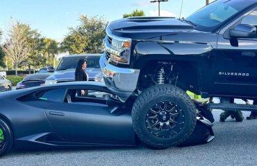 3-ტონიანი Silverado-ს უყურადღებო მძღოლმა მოძრავ Lambo-ს გადაუარა