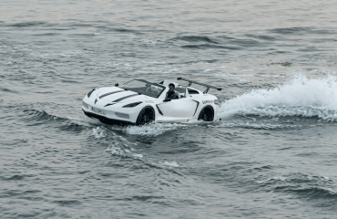 რონალდუს ასფალტი მობეზრდა და წყალზეც სპორტქარით გადაადგილდება