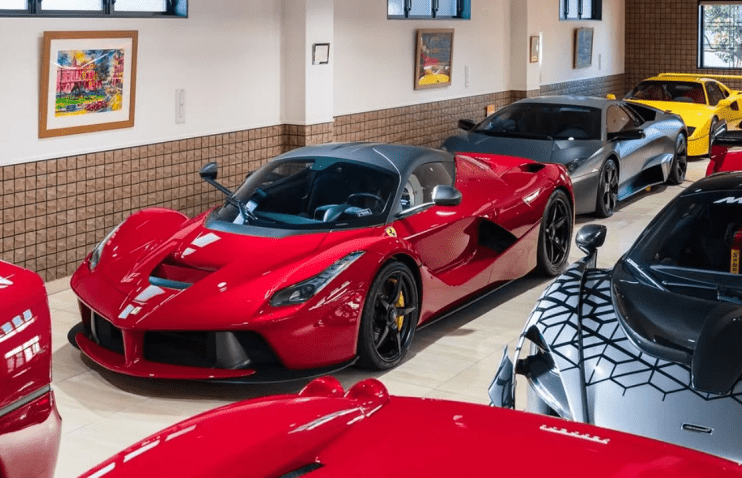 75 წლის იაპონელმა სუპერქარების ავტოფარეხის შექმნას 30 წელი დაახარჯა