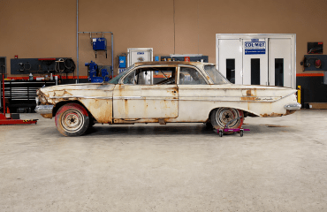 ტუნერებმა ჟანგისგან შეჭმული ლეგენდარული Chevy Impala აღადგინეს