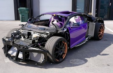 იუთუბერმა განადგურებული Bugatti Chiron-ი ხელნაკეთი ნაწილებით აღადგინა და გაატარა