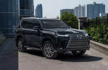 ამ Lexus LX 700-ში ვერც ერთი თავდასხმა ვერ შეგაშინებთ