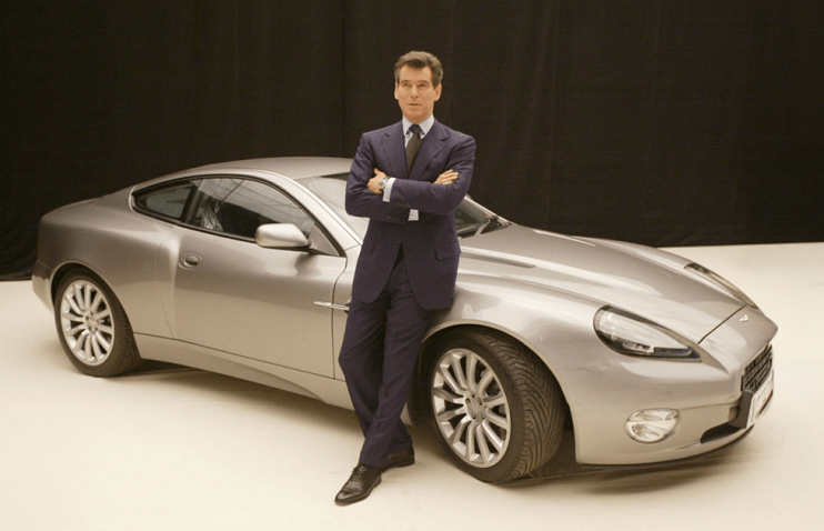 პირს ბროსნანმა „ჯეიმს ბონდისთვის“ Aston Martin-ი მიიღო, თუმცა მისგან მხოლოდ ფირფიტებიღა დარჩა