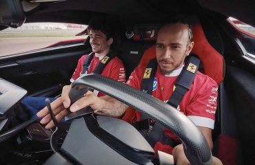 „Luce ძალიან Ferrari-სებრი მოდელია“ | რას ფიქრობენ ჰამილტონი და ლეკლერი ახალ EV-ზე?