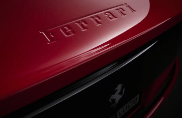 „ვიცოდი, რომ ეს დღე დადგებოდა“ – ჯეიმს მეიმ Ferrari-ს პირველი ელექტრომობილი გამოცადა