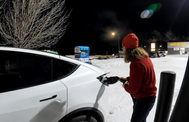 კანადელმა იუთუბერმა თავისი Tesla Model Y-ის დამუხტვა -35°C ყინვაში სცადა