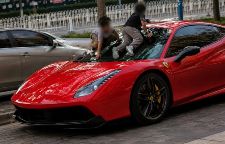 ბავშვებმა $500 000-იანი Ferrari სათამაშო მოედნად გამოიყენეს | საქმე ლამის სასამართლომდე მივიდა