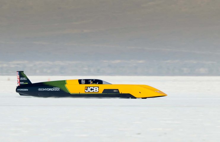 20 წლის შემდეგ: JCB-მ და ენდი გრინმა ბონვილის ტბაზე ისტორია დაწერეს