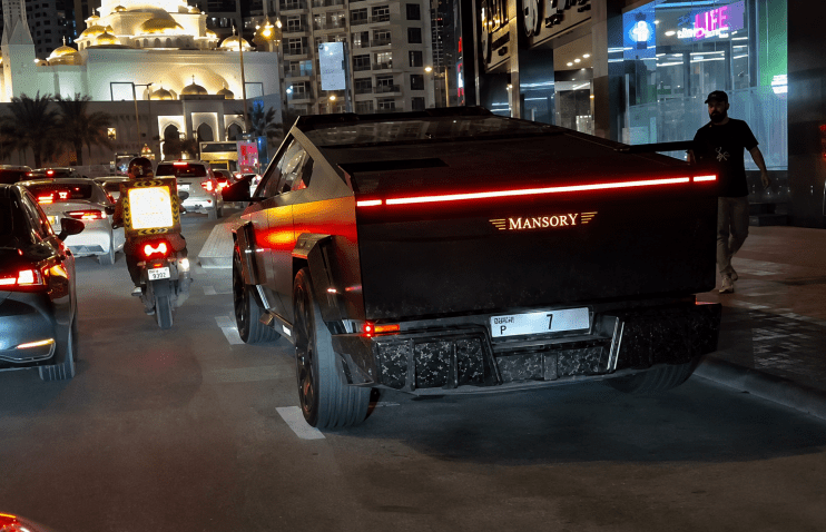 $15-მილიონიანი სანომრე ნიშანი Mansory-ს Cybertruck-ზე | სტანდარტული დღე დუბაიში
