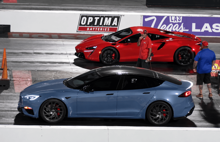 Tesla Model S Plaid-მა McLaren-ის სუპერქარი დრაგ-რბოლაში უბრალოდ გააქრო