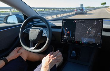 ბელგიაში Tesla-ს FSD სისტემა გამოცადეს: ავტოპილოტი მოძრაობის წესებს არღვევს