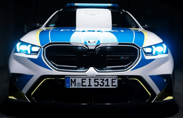 BMW გერმანიის პოლიციას ახალ მონსტრ M5-ს უმზადებს!