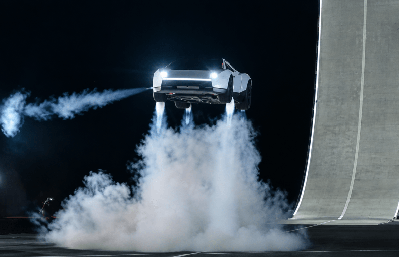 0-100 აჩქარება 1 წამში, მფრინავი რეჟიმი... — Tesla-მ Roadster-ის პრეზენტაცია გამართა