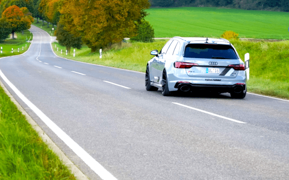 როგორ დადის 640-ცხენისძალიანი Audi RS4 Competition-ი?