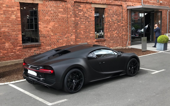 $3.3-მილიონიანი Bugatti Chiron Noire Edition-ი ფრანკფურტის ქუჩებში