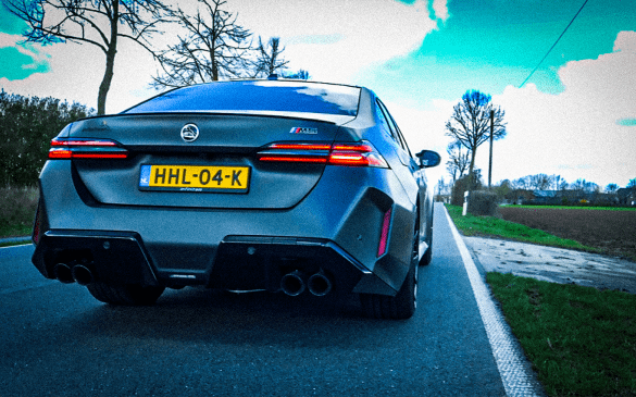 როგორ დადის 900-ცხენისძალიანი M5?