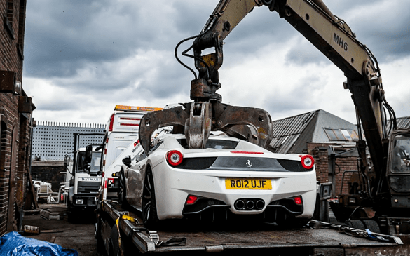 ჩამორთმეული Ferrari-ის განადგურება